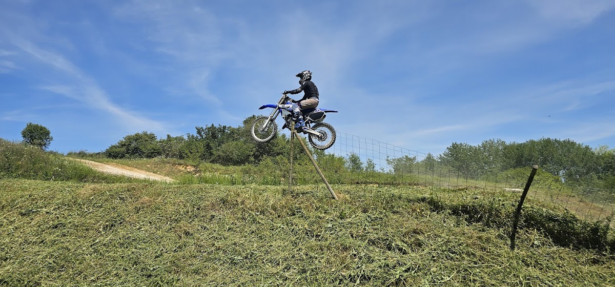 Terrain de motocross à Charny — photo 1