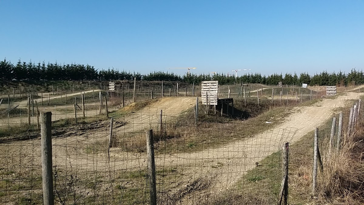 Terrain de motocross à Serris — photo 1