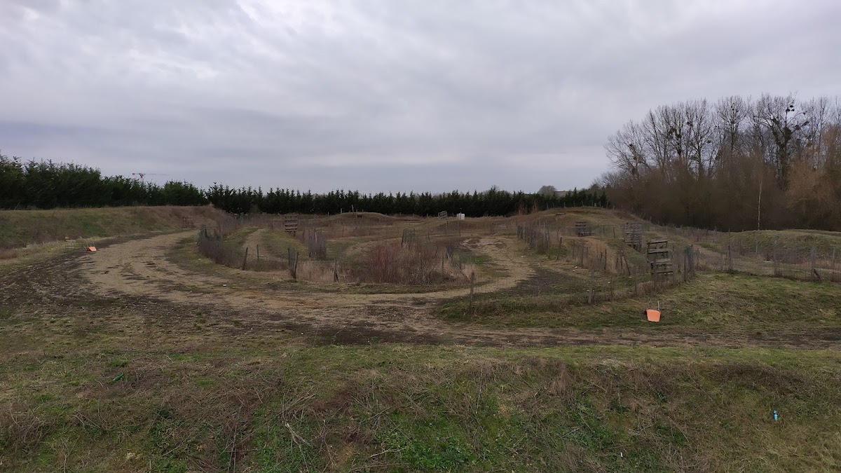 Terrain de motocross à Serris — photo 2