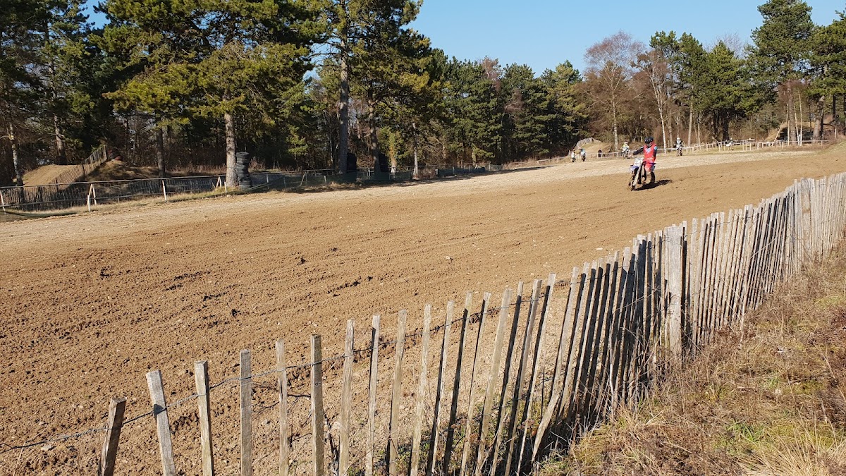 Terrain de motocross à Hermonville