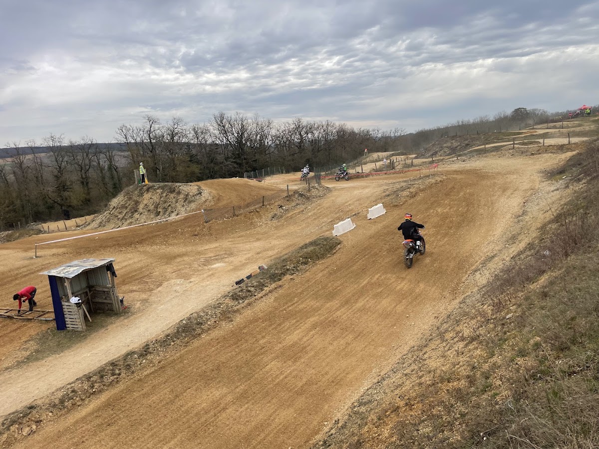 Terrain de motocross à Villy