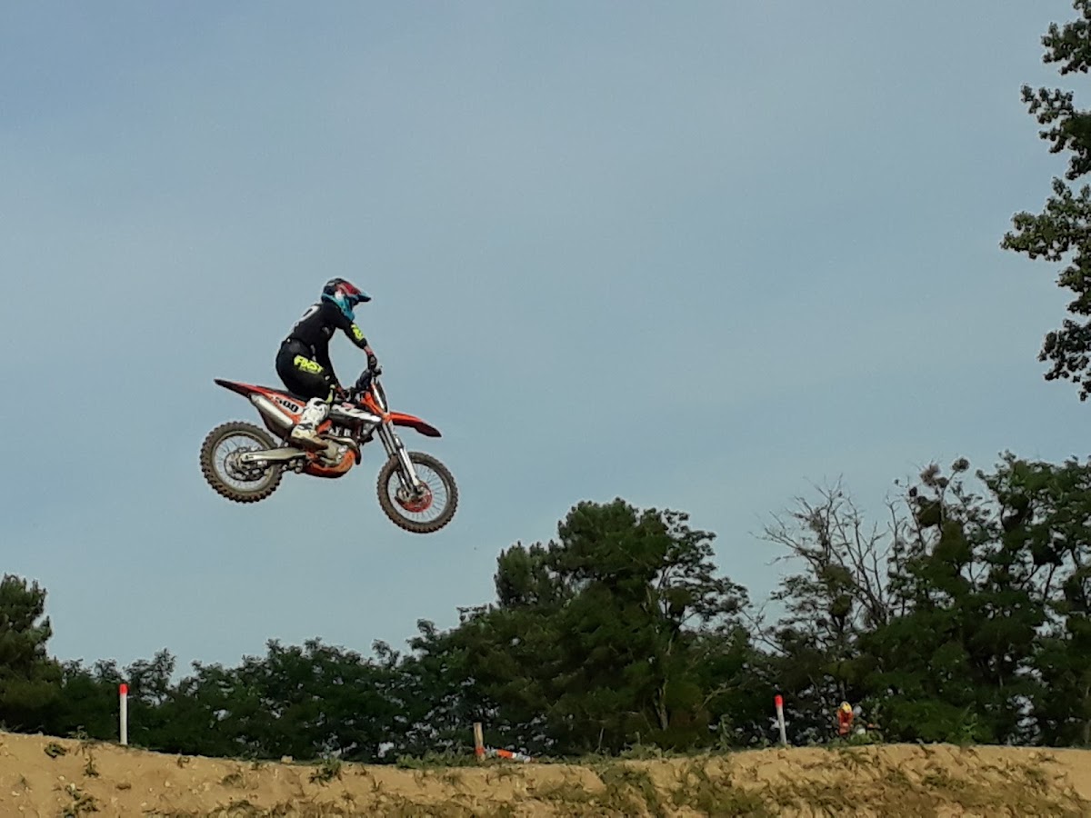Terrain de motocross à Sassay
