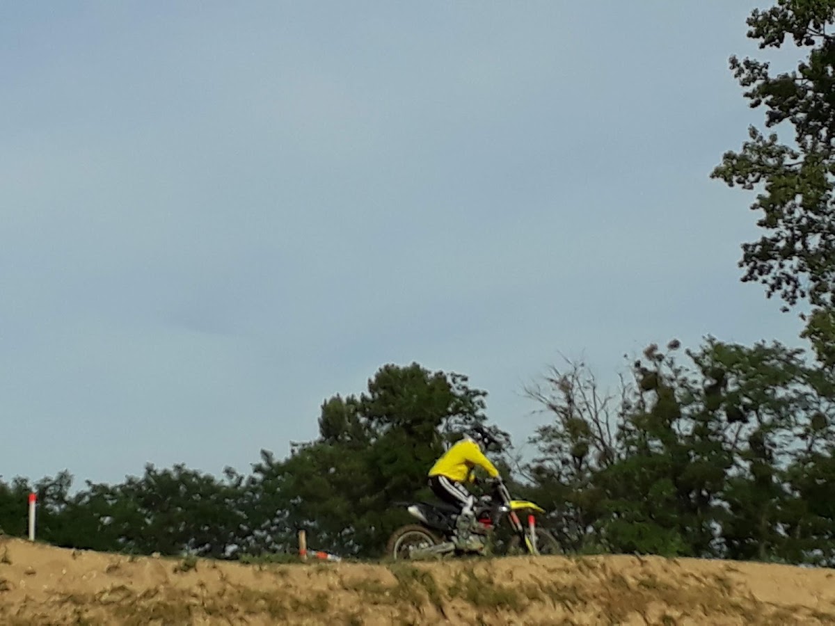 Terrain de motocross à Sassay — photo 1