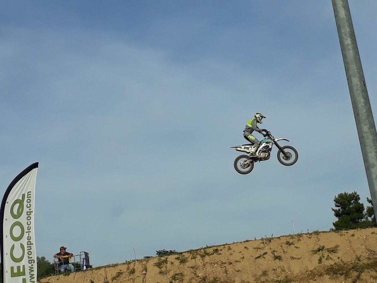 Terrain de motocross à Sassay — photo 2