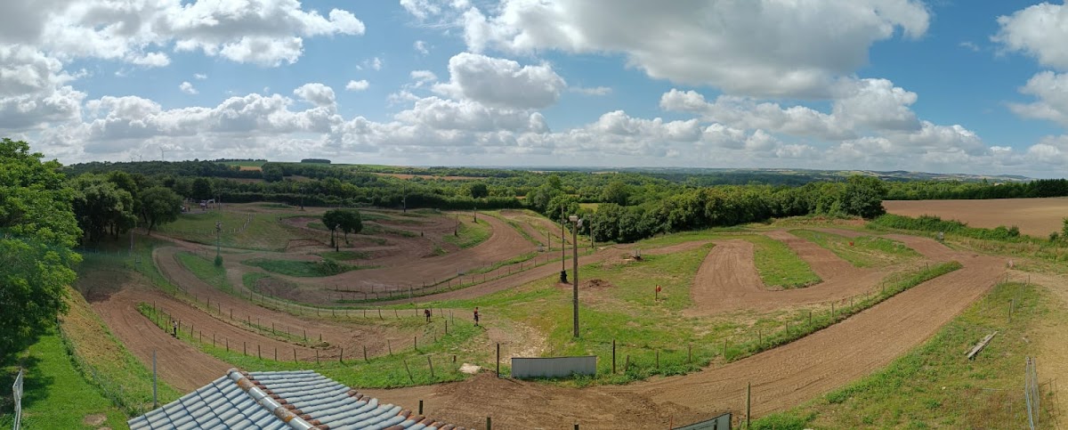 Terrain de motocross à Vouharte
