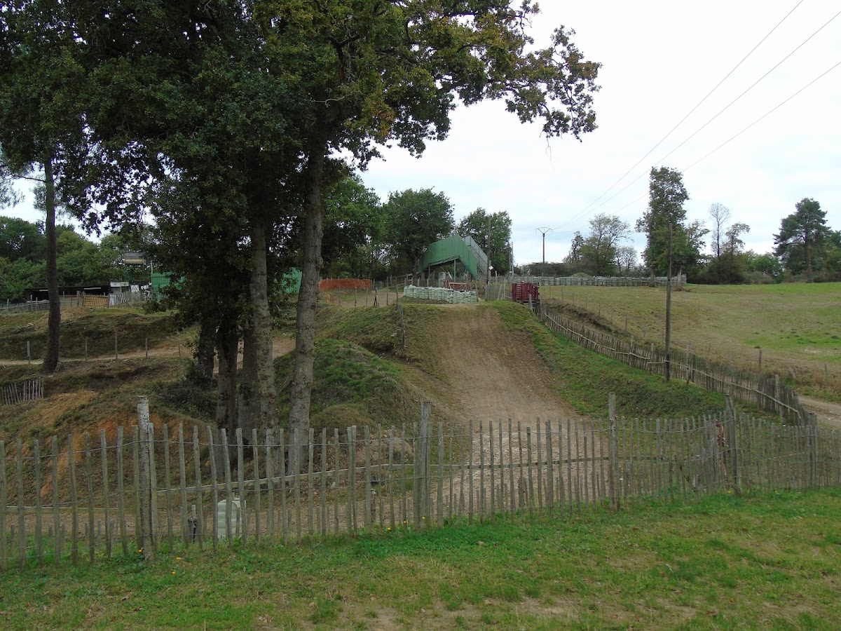 Terrain de motocross à Talensac — photo 1