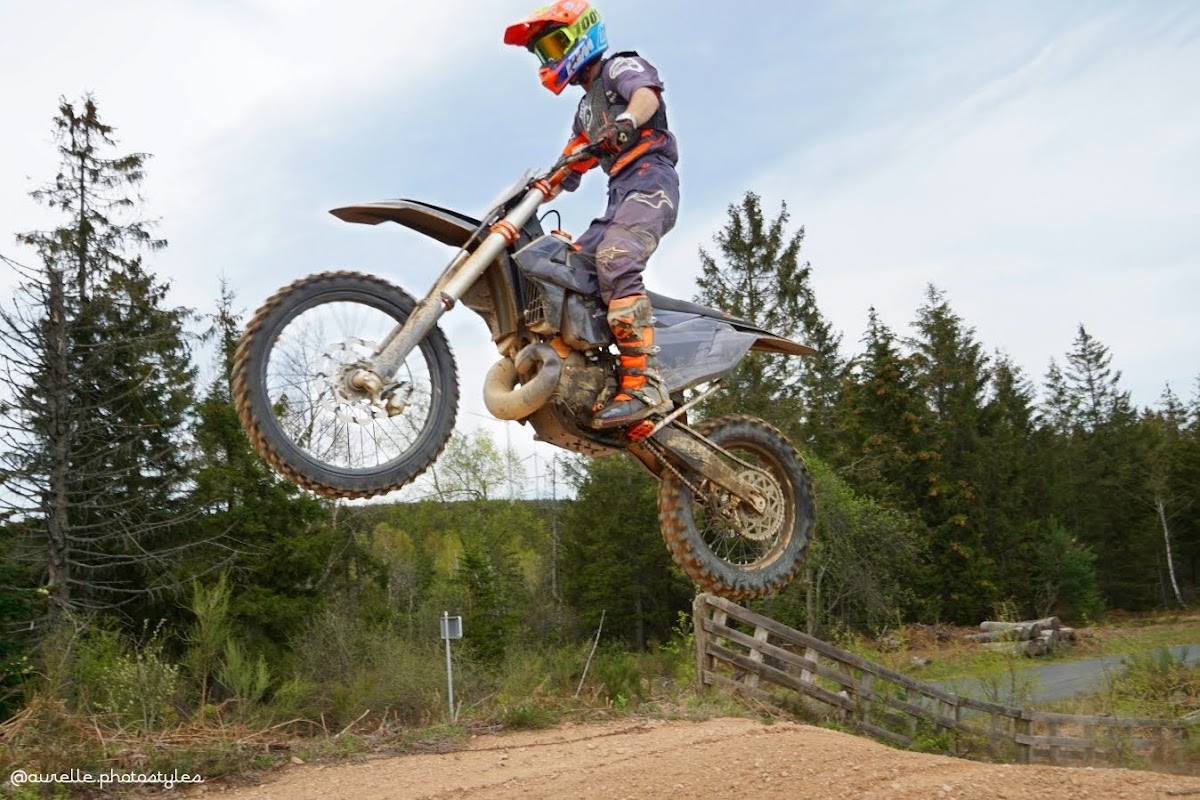 Terrain de motocross à Saint Rirand — photo 1