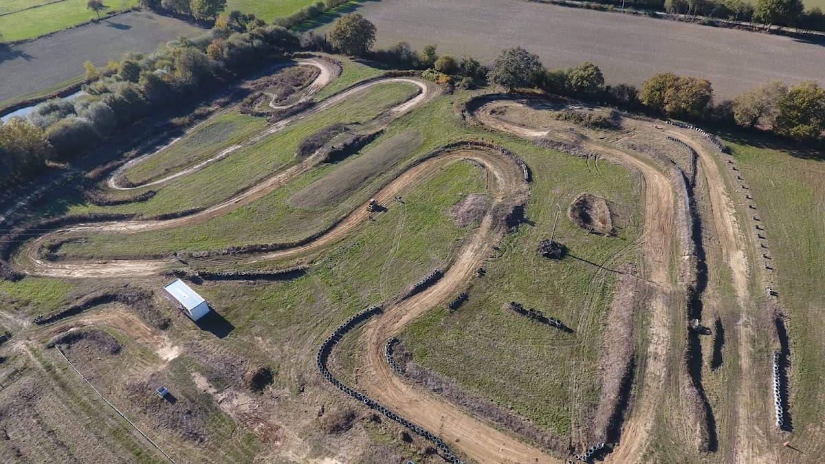 Terrain de motocross à Malville