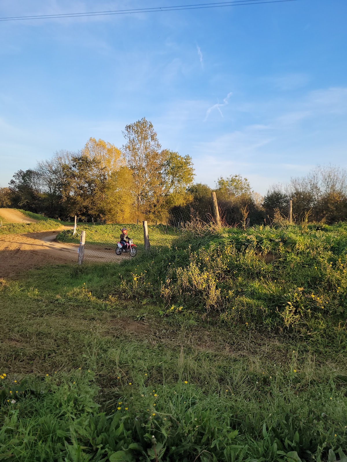 Terrain de motocross à Varennes-le-Grand — photo 1