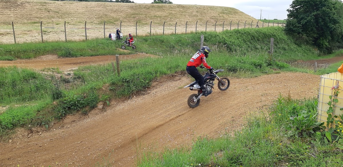 Terrain de motocross à Norville — photo 4