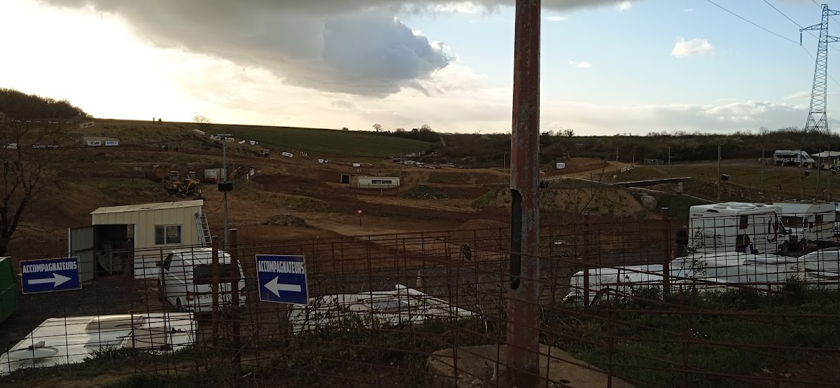 Terrain de motocross à Faye-Sur-Ardin — photo 1