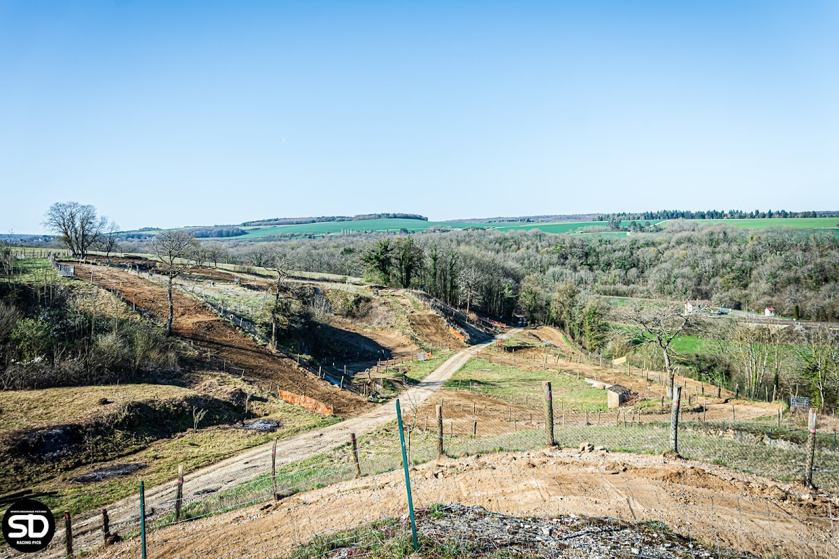 Terrain de motocross à Poulangy