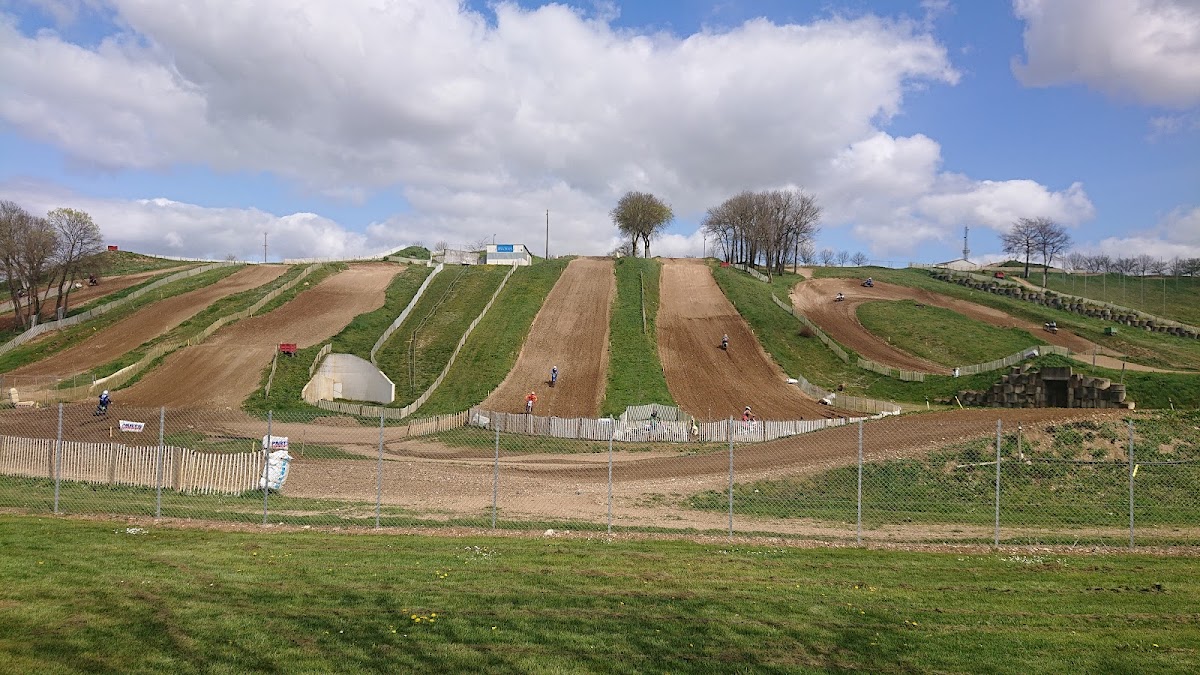 Terrain de motocross à Saint-Jean-d'Angély — photo 1