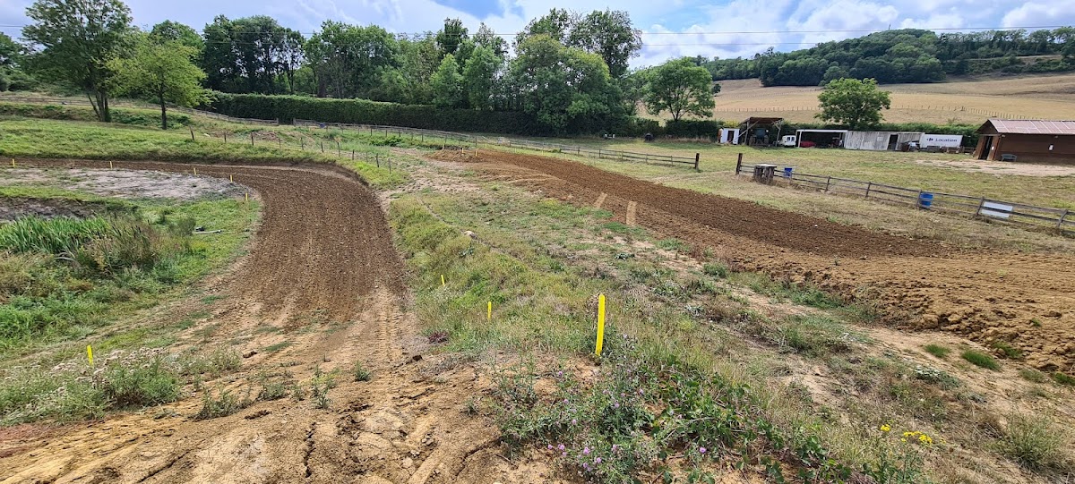 Terrain de motocross à Venarey-les-Laumes — photo 1