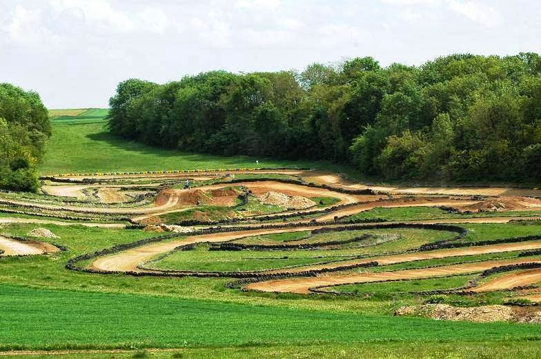 Terrain de motocross à La Neuville-Sur-Essonne