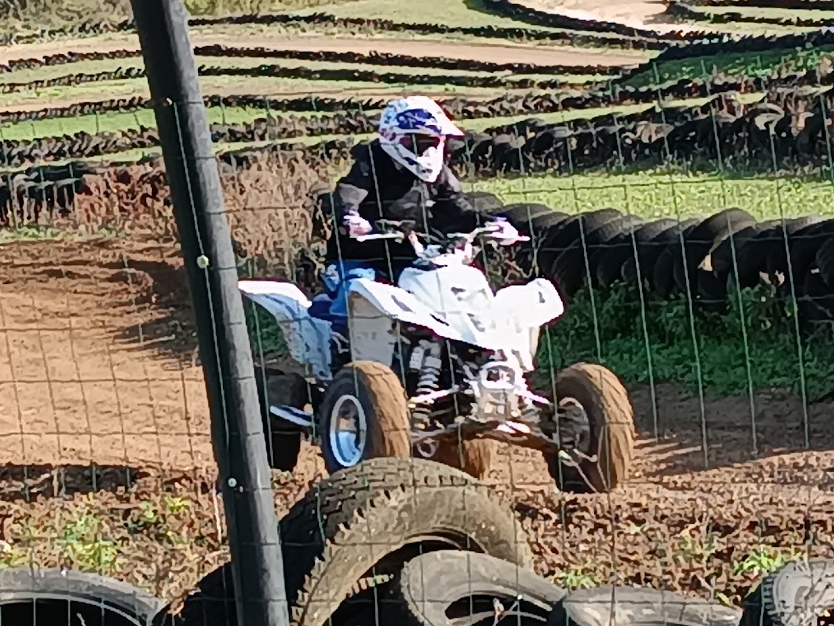 Terrain de motocross à La Neuville-Sur-Essonne — photo 1