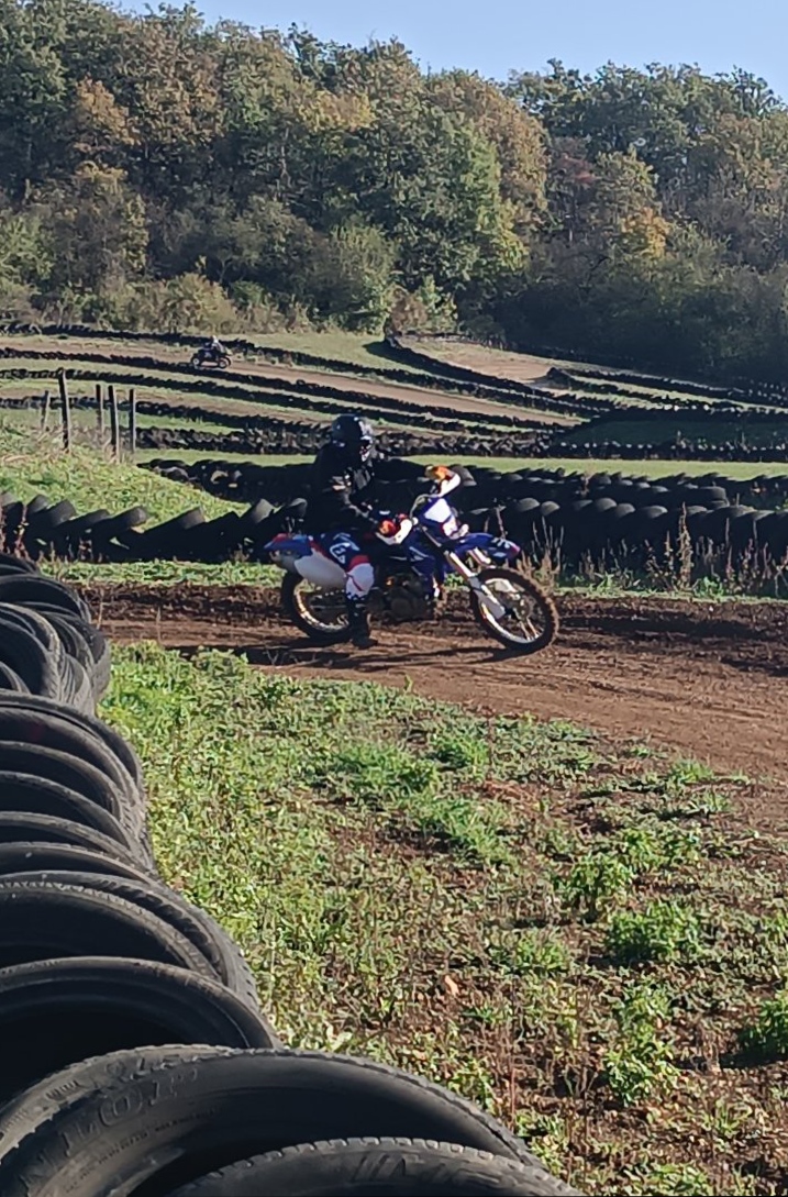 Terrain de motocross à La Neuville-Sur-Essonne — photo 3