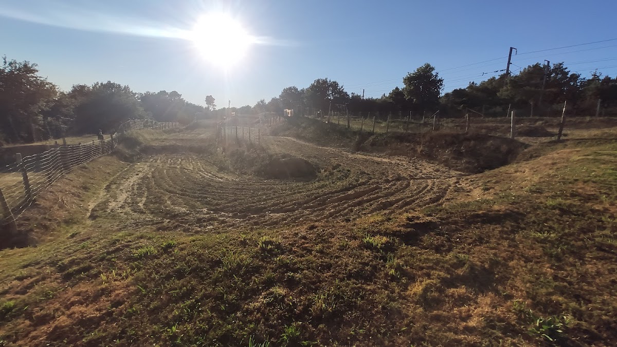 Terrain de motocross à Saint-Jacut-Les-Pins — photo 3