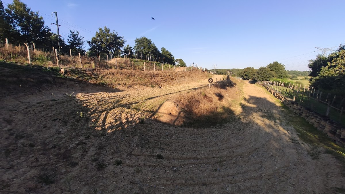 Terrain de motocross à Saint-Jacut-Les-Pins — photo 4