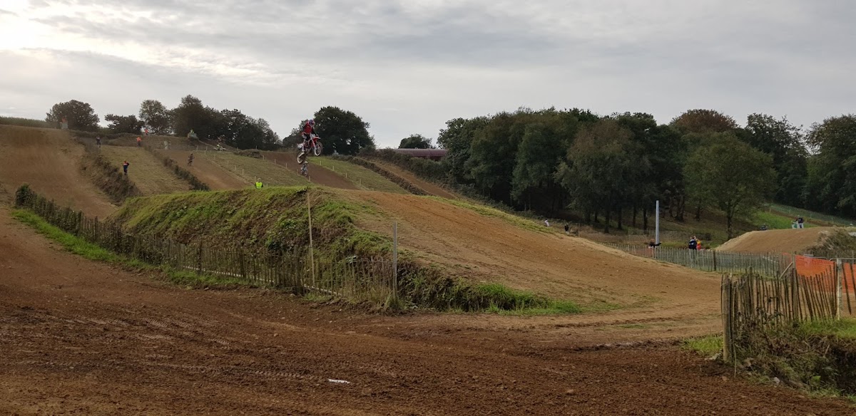 Terrain de motocross à Edern — photo 1