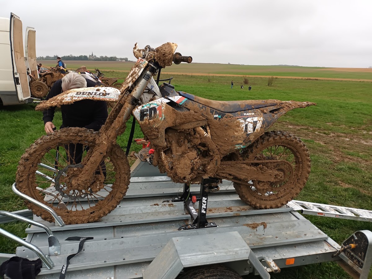 Terrain de motocross à Tremblay-Les-Villages — photo 2