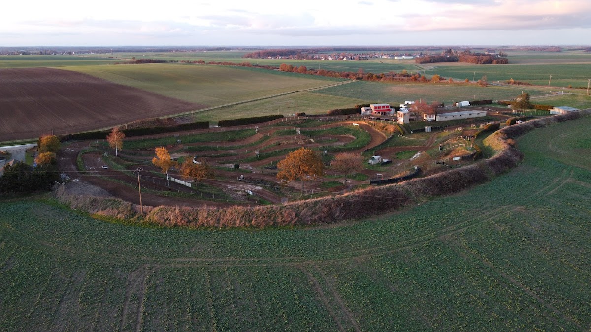 Terrain de motocross à Tremblay-Les-Villages — photo 3