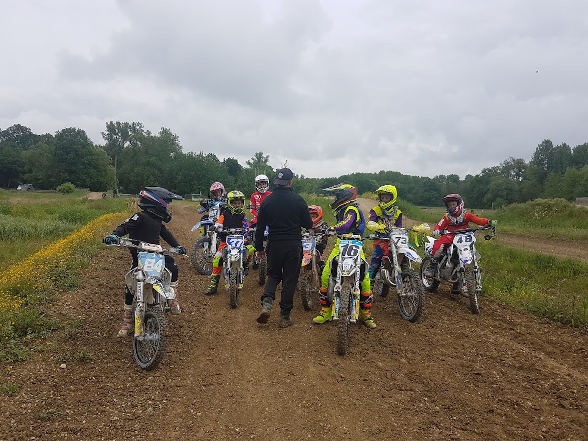 Terrain de motocross à Saint-Just-Sauvage