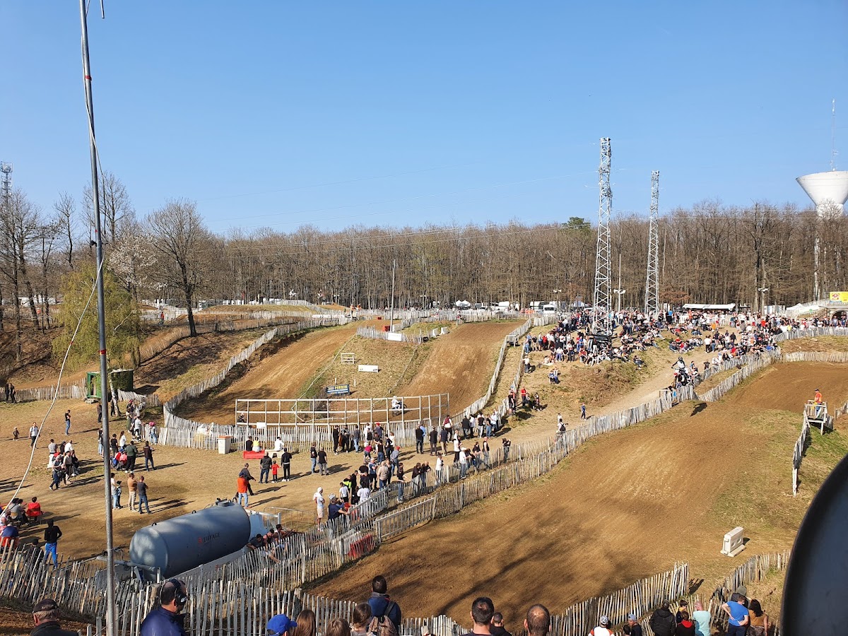 Terrain de motocross à Saint-Chéron