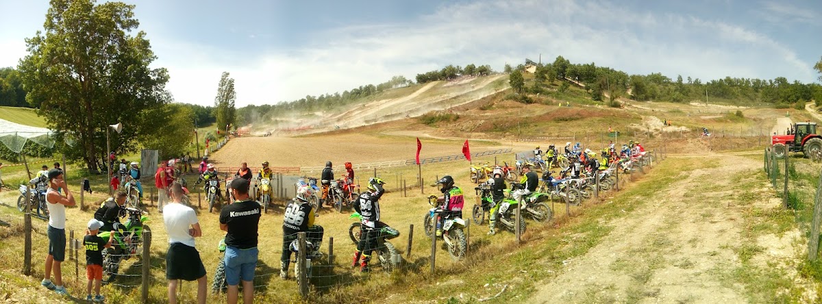 Terrain de motocross à Labarthe — photo 1