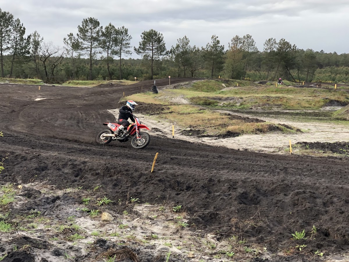 Terrain de motocross à Arès