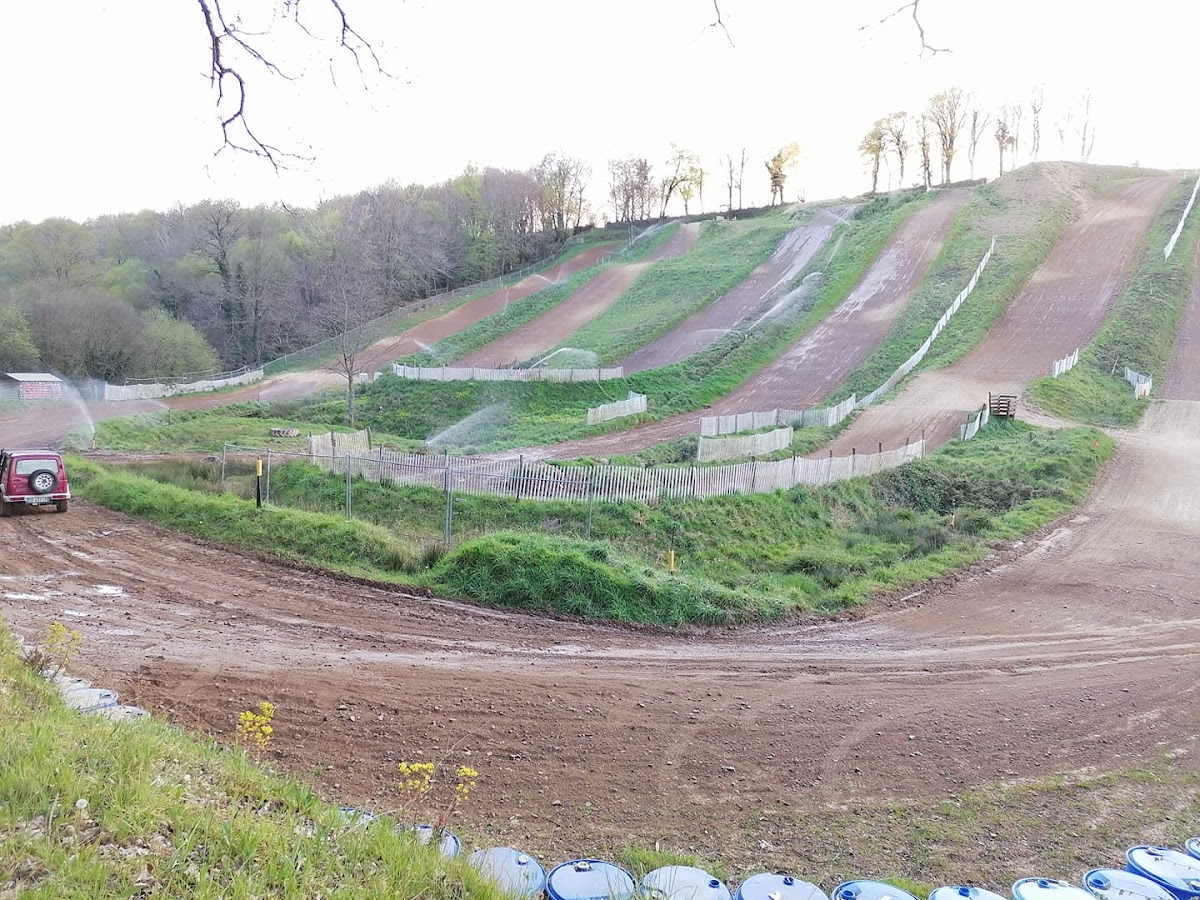 Terrain de motocross à Plourin-Lès-Morlaix — photo 1