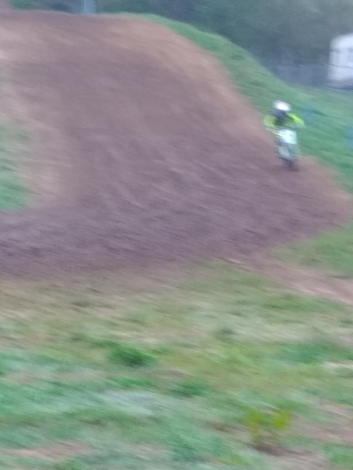 Terrain de motocross à Etroeungt — photo 3