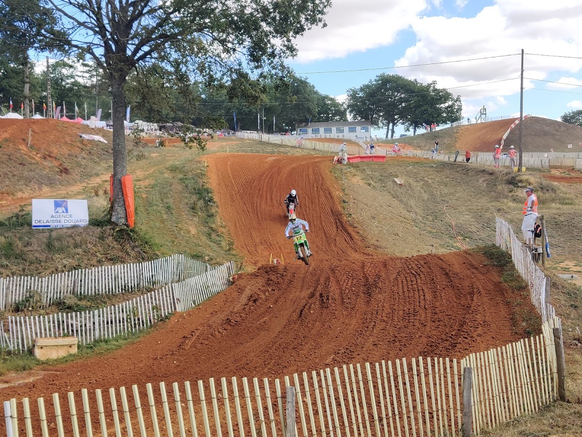 Terrain de motocross à Brou