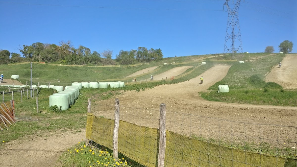 Terrain de motocross à Escassefort — photo 1