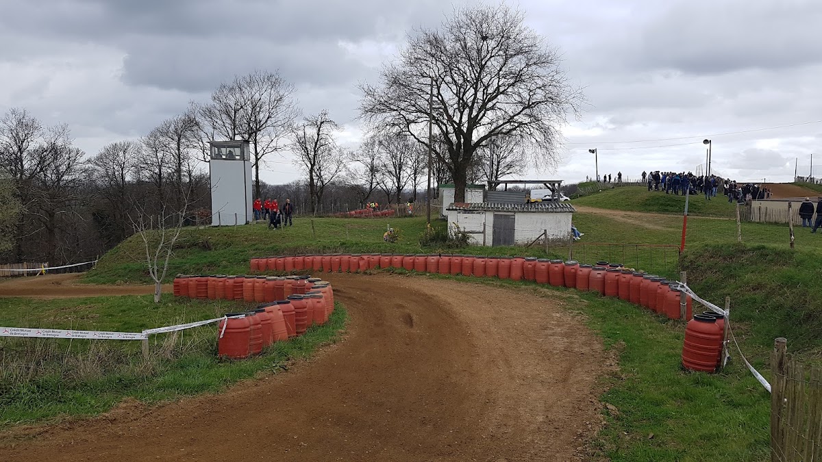 Terrain de motocross à Plouasne