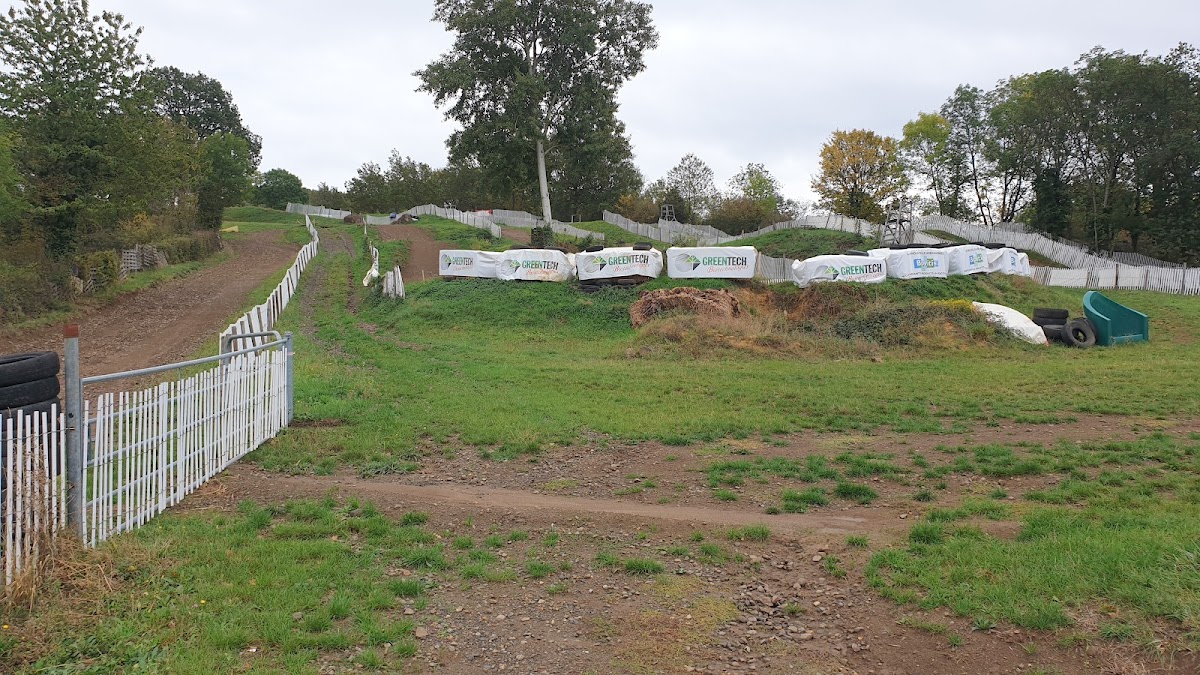Terrain de motocross à Vic-le-Comte — photo 2