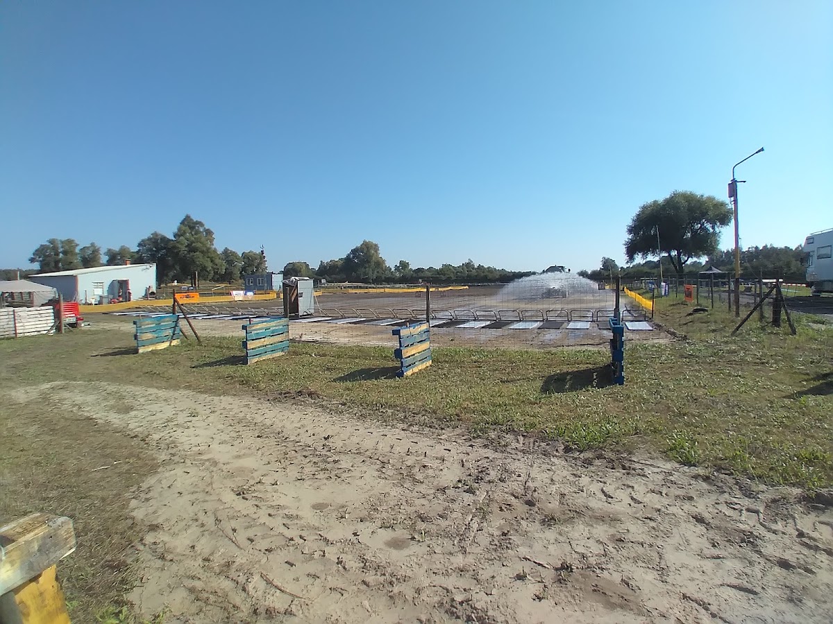 Terrain de motocross à Condé-Sur-L'Escaut — photo 1
