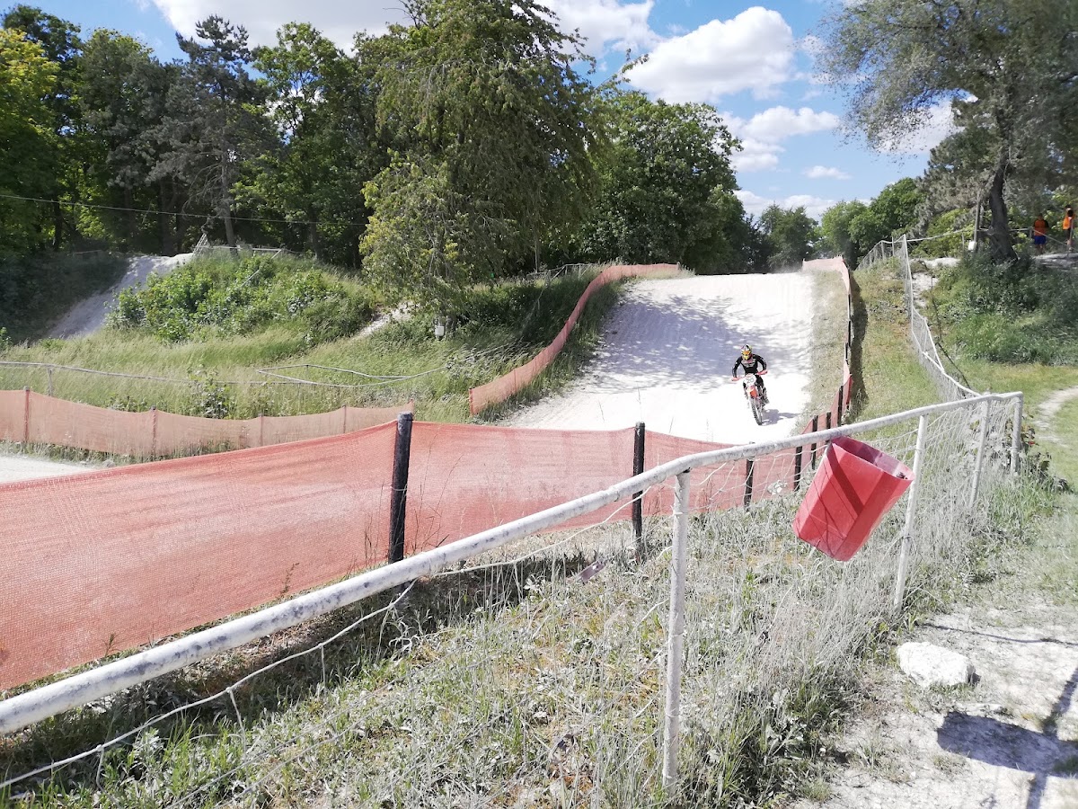 Terrain de motocross à Fresne-lès-Reims — photo 1