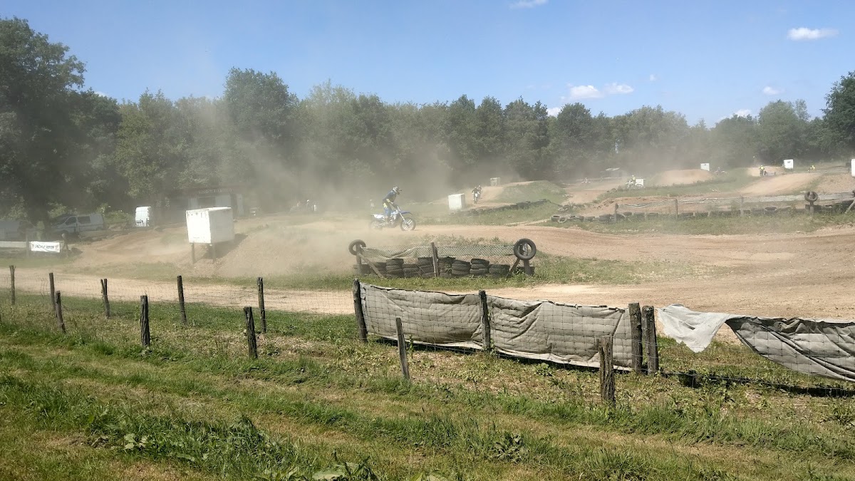 Terrain de motocross à L'Abergement-De-Cuisery