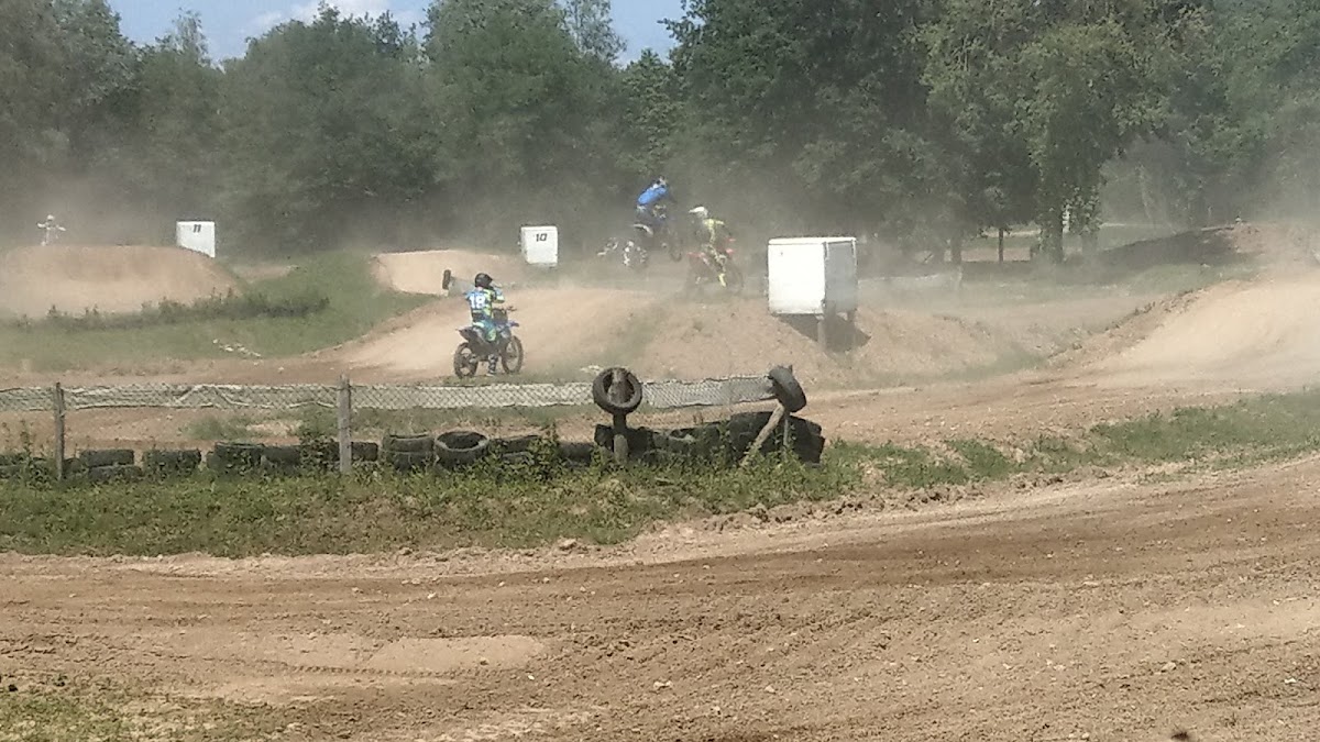 Terrain de motocross à L'Abergement-De-Cuisery — photo 1