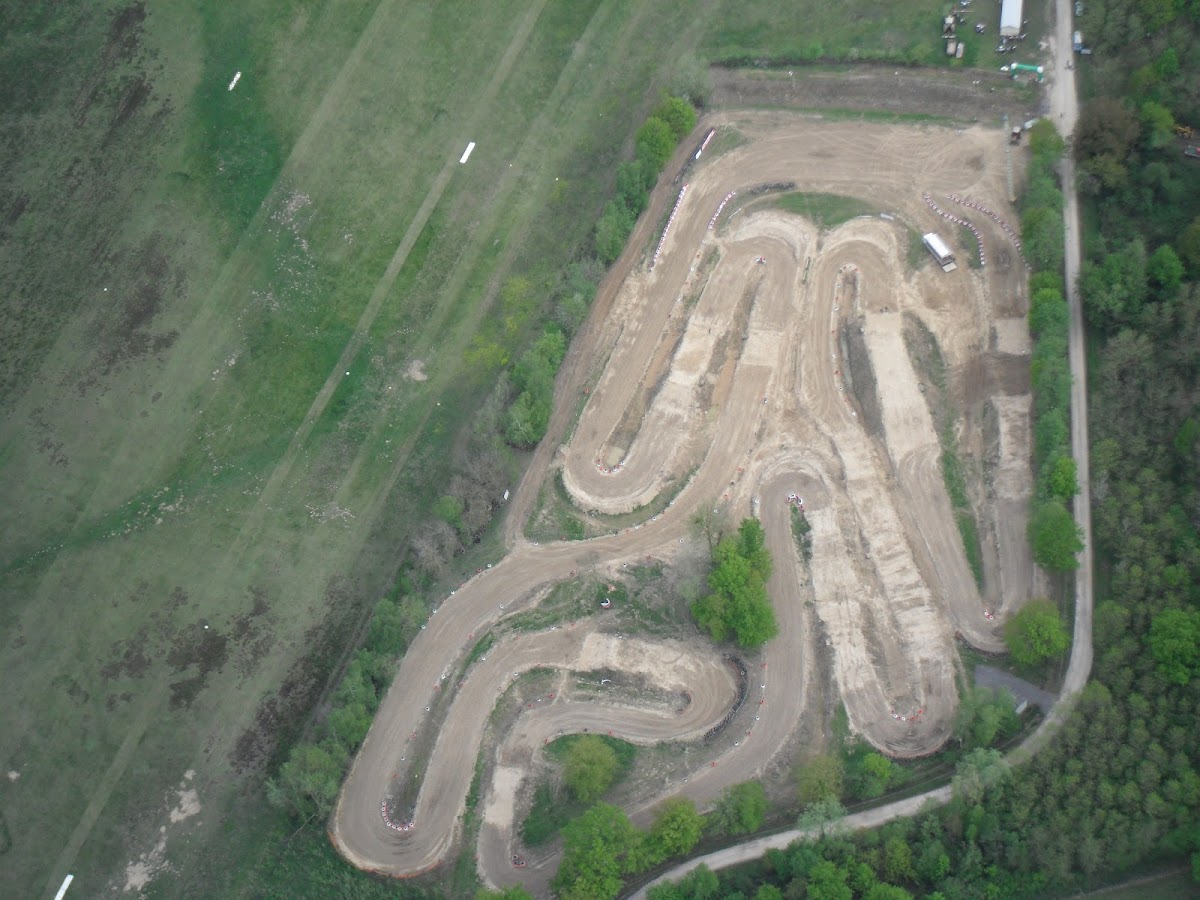 Terrain de motocross à L'Abergement-De-Cuisery — photo 2
