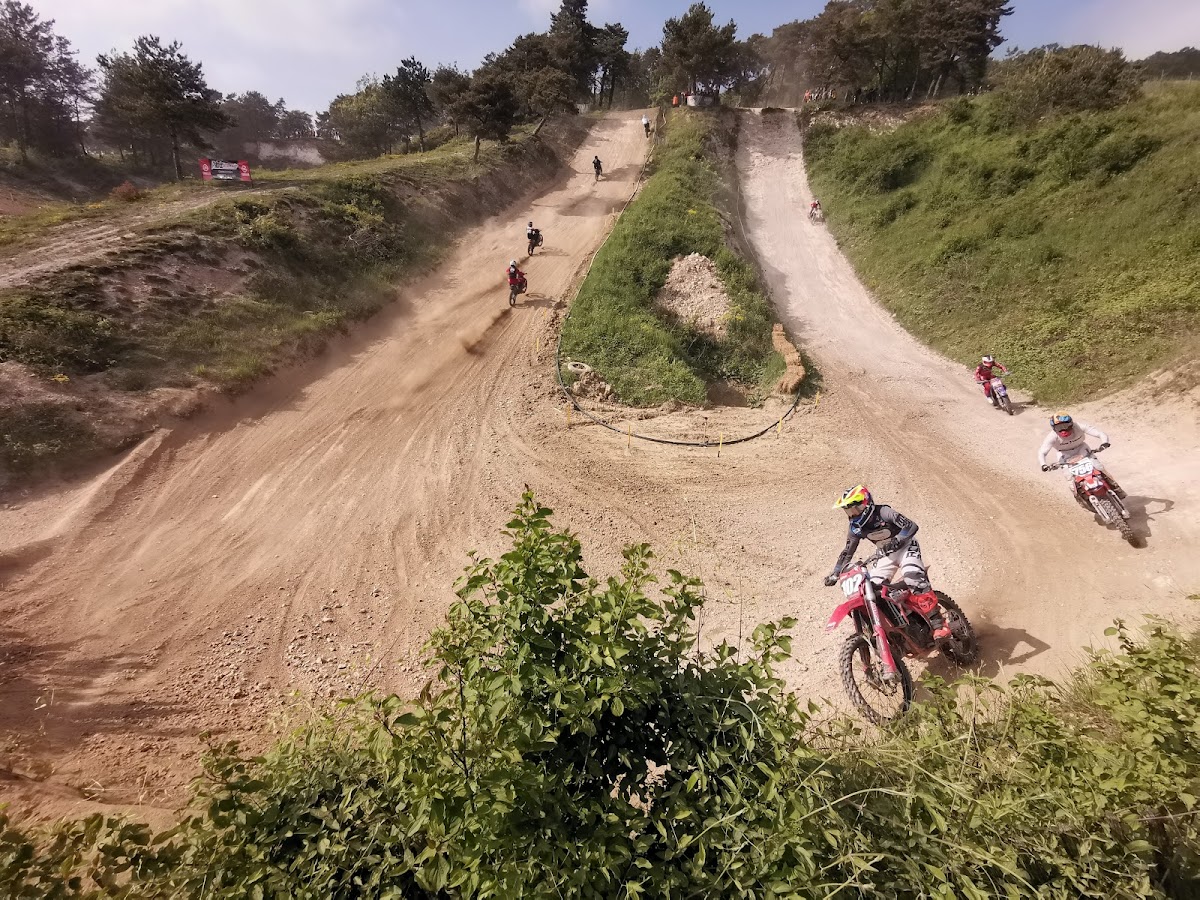 Terrain de motocross à Montgueux