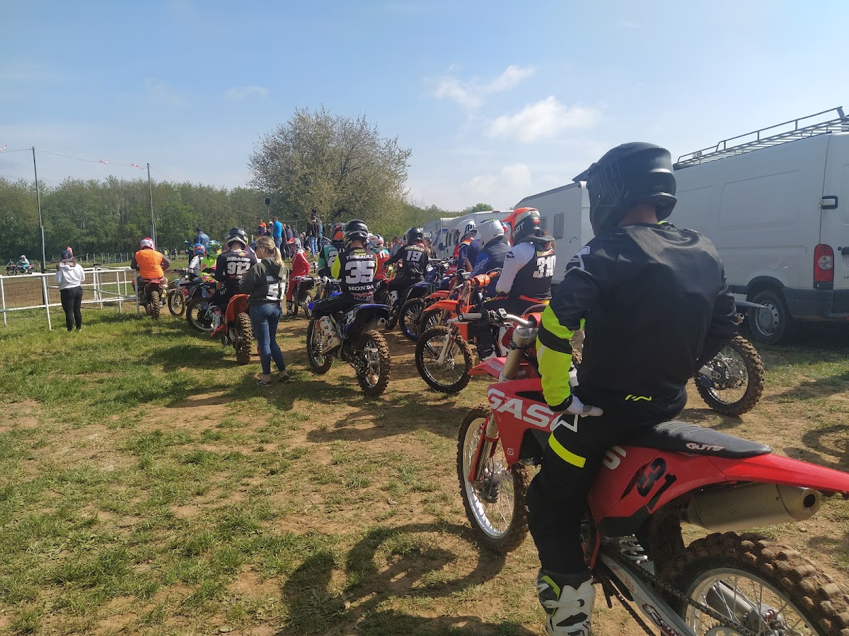 Terrain de motocross à Thénezay