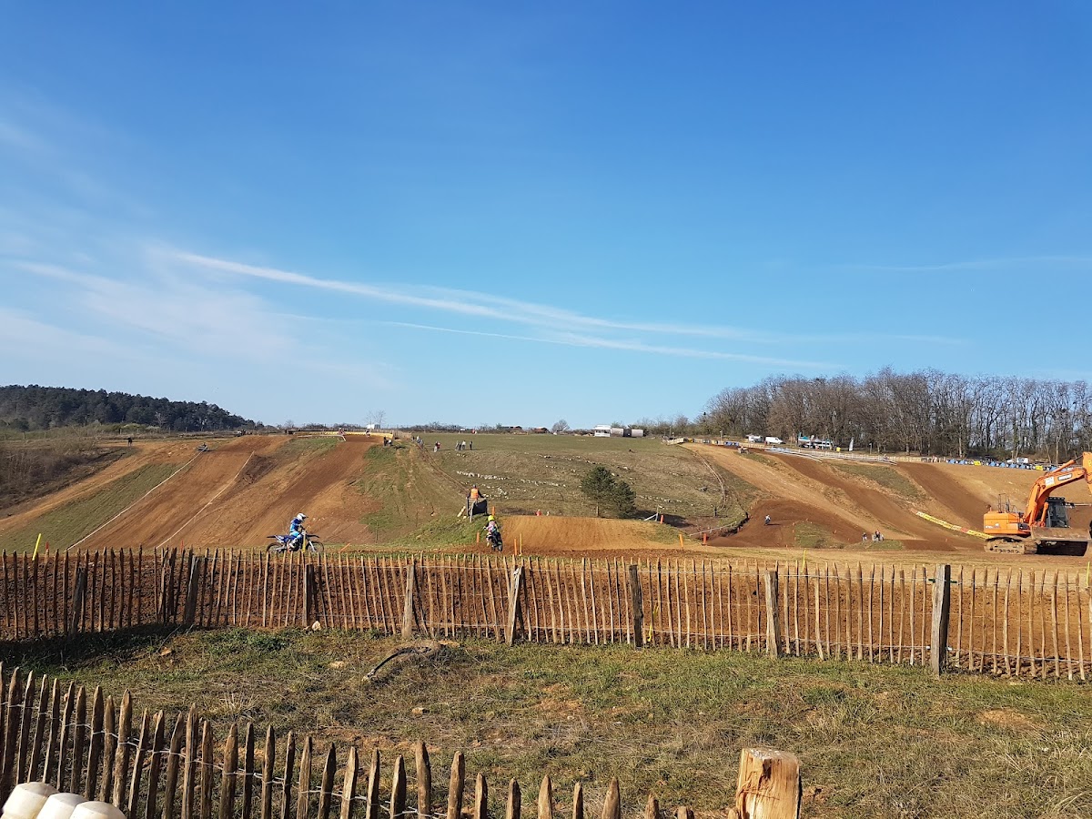 Terrain de motocross à Authume