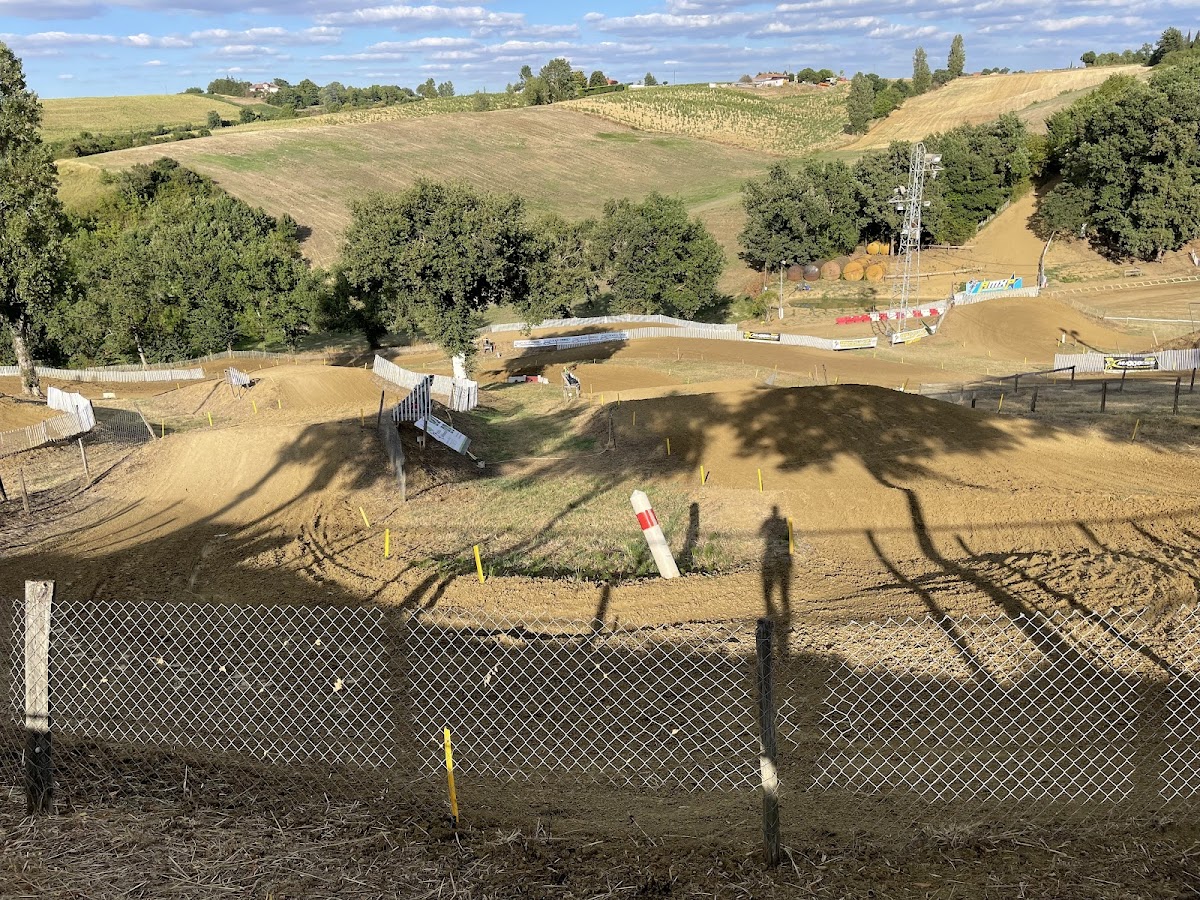 Terrain de motocross à Auribail