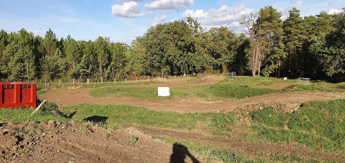Terrain de motocross à Vouneuil-sur-Vienne — photo 2
